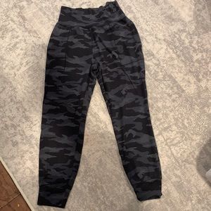 Athleta Salutation Jogger Size Medium